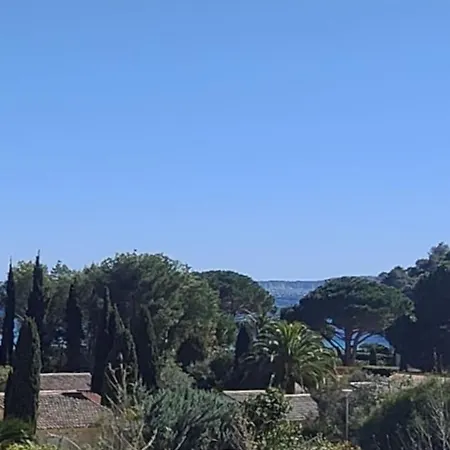 A Pramousquier Apartament *