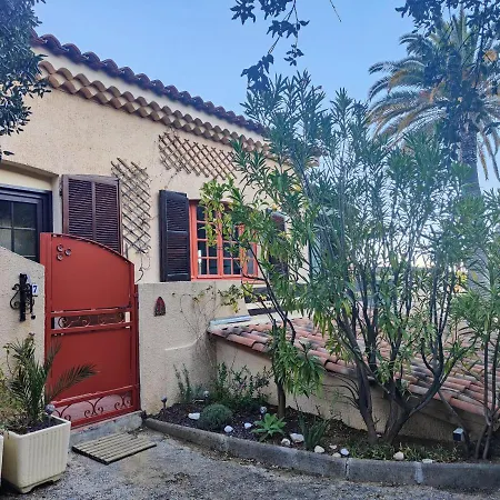 A Pramousquier Apartment